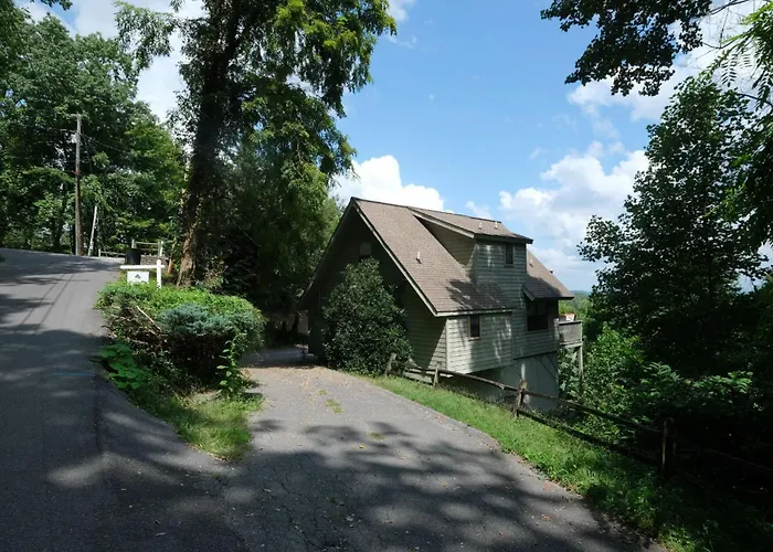 Holly Tree Cabin 936